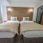 Aurasia Hotel