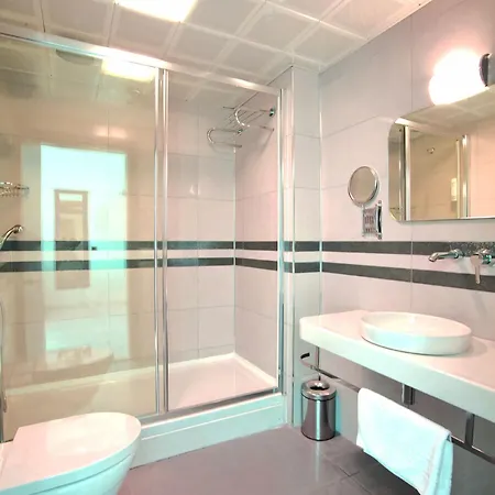 Aurasia Hotel