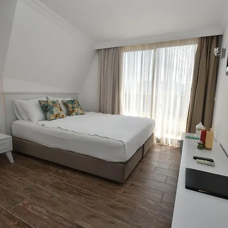 Aurasia Hotel 3*