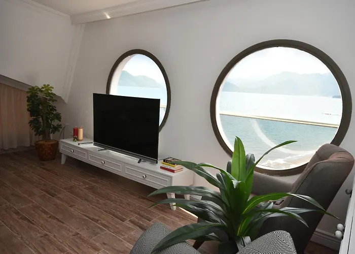 أوراسيا بيتش